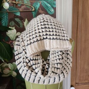 LOFT Cream & Black Chunky Knit Infinity Scarf | Cozy Winter Loop | Acrylic